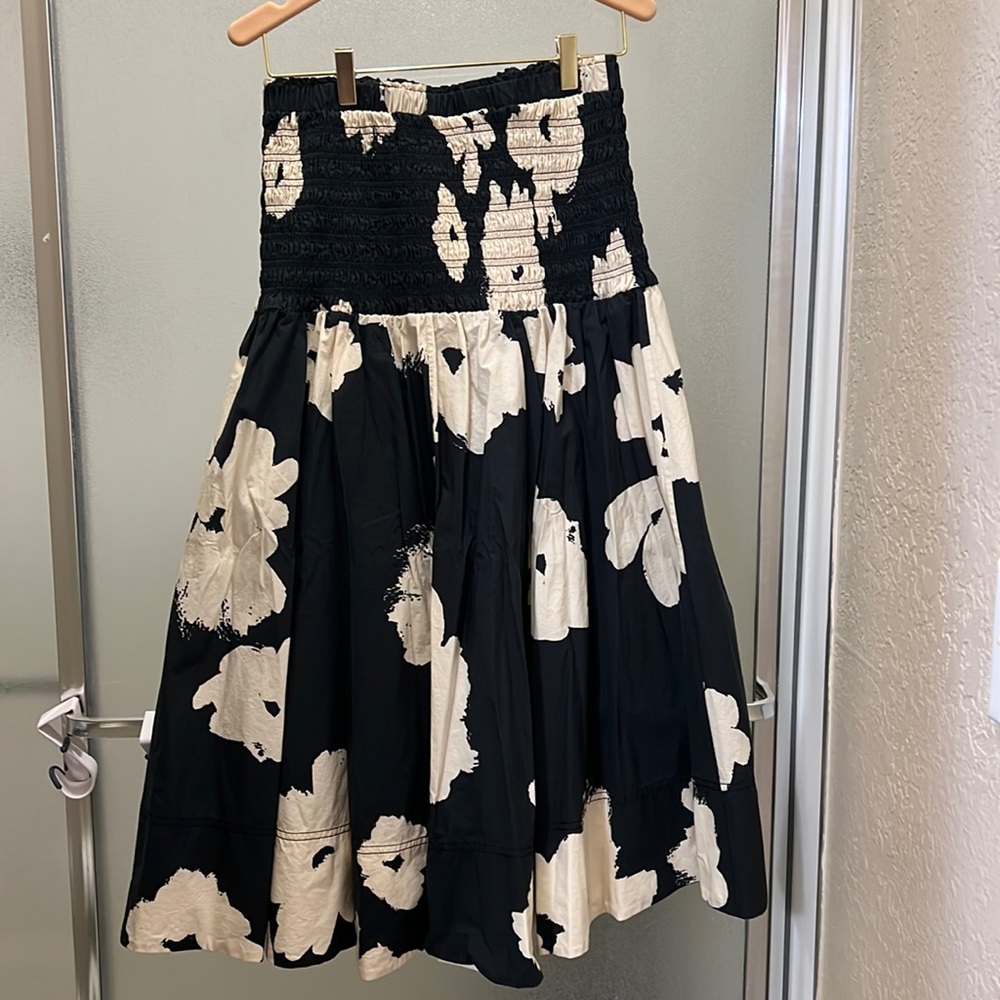Used Tanya Taylor floral midi skirt. Size L